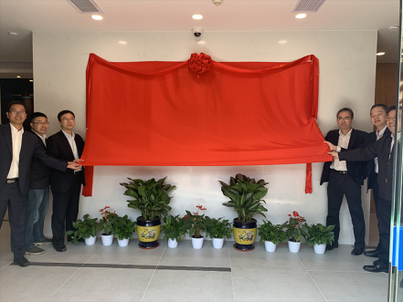 智能营业厅建设取得突破希望，，，，，，，南网第一无人自助营业厅揭牌